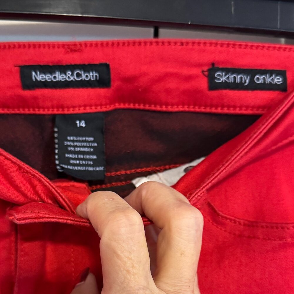 Red pants - Picture 2 of 4